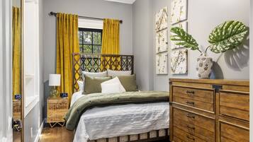 2 bedrooms, iron/ironing board, free WiFi, bed sheets