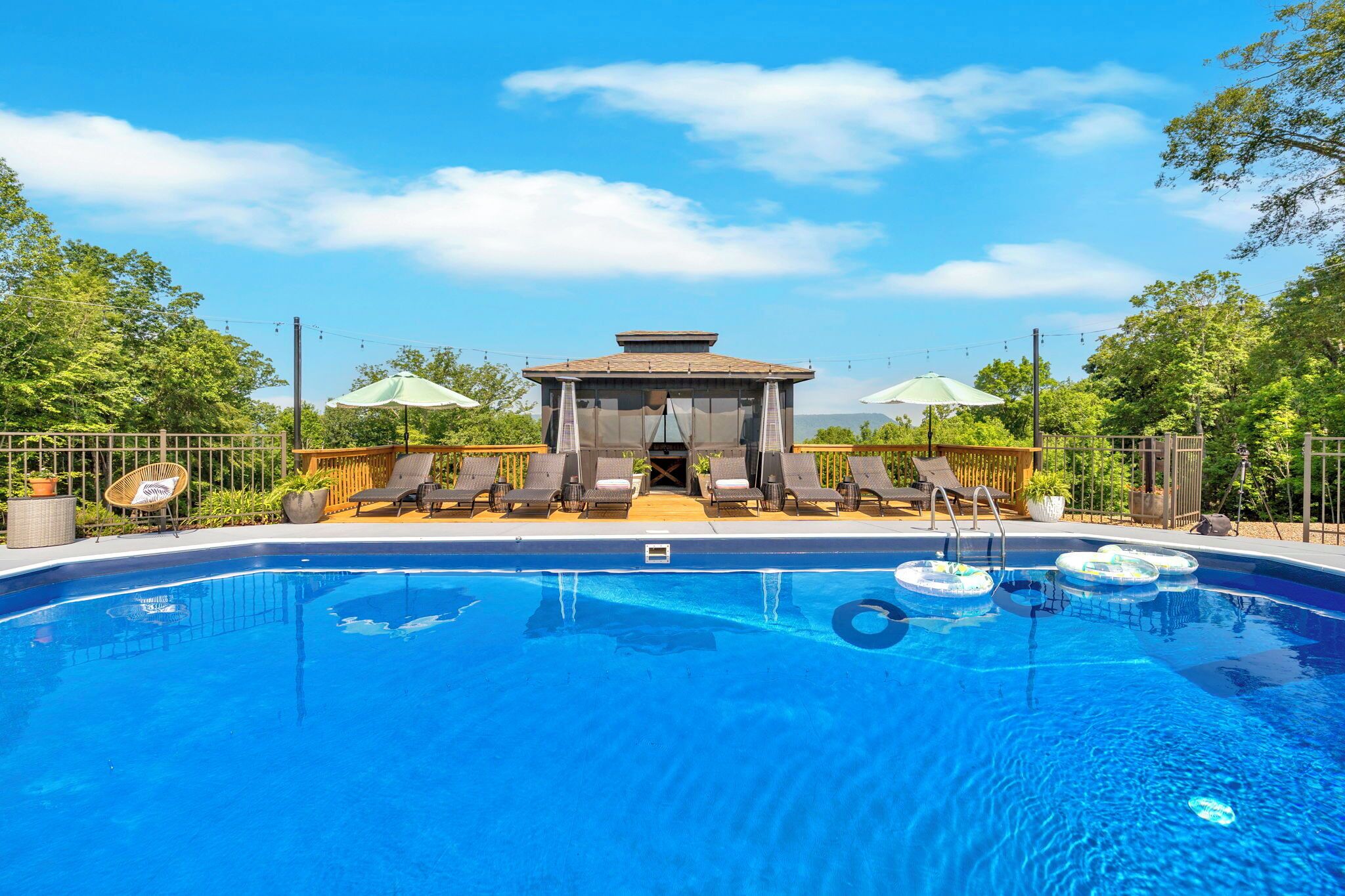 室外游泳池，恒温泳池