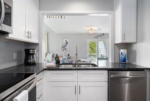 Fridge, microwave, stovetop, dishwasher