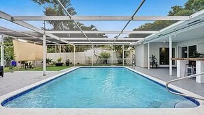 Unclassified image, 4 of 5, button - Pool Vacation (Hollywood)