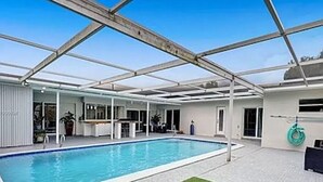 Unclassified image, 3 of 5, button - Pool Vacation (Hollywood)