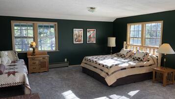 3 slaapkamers, een bureau, een strijkplank/strijkijzer, wifi