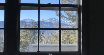 Quartz Point Ranch: 20 beautiful acres to roam!