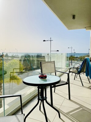 Outdoor dining - Large one bedroom apartment with sea views. Large terrace. (Torrox)