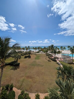 Property grounds - Breathless Beauty, Oceanfront Condo 180 degree views (Punta Cana)