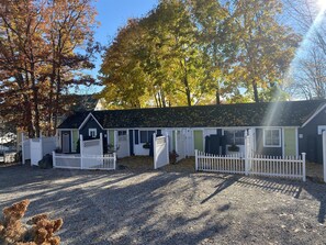 Exterior - Cottage 5-6 - Year Round Pet Friendly - 2 Bedroom / 1 Bath End Unit (Wolfeboro)