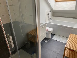 Combined shower/tub
