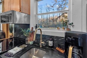 Geladeira, micro-ondas, fogão, cooktop