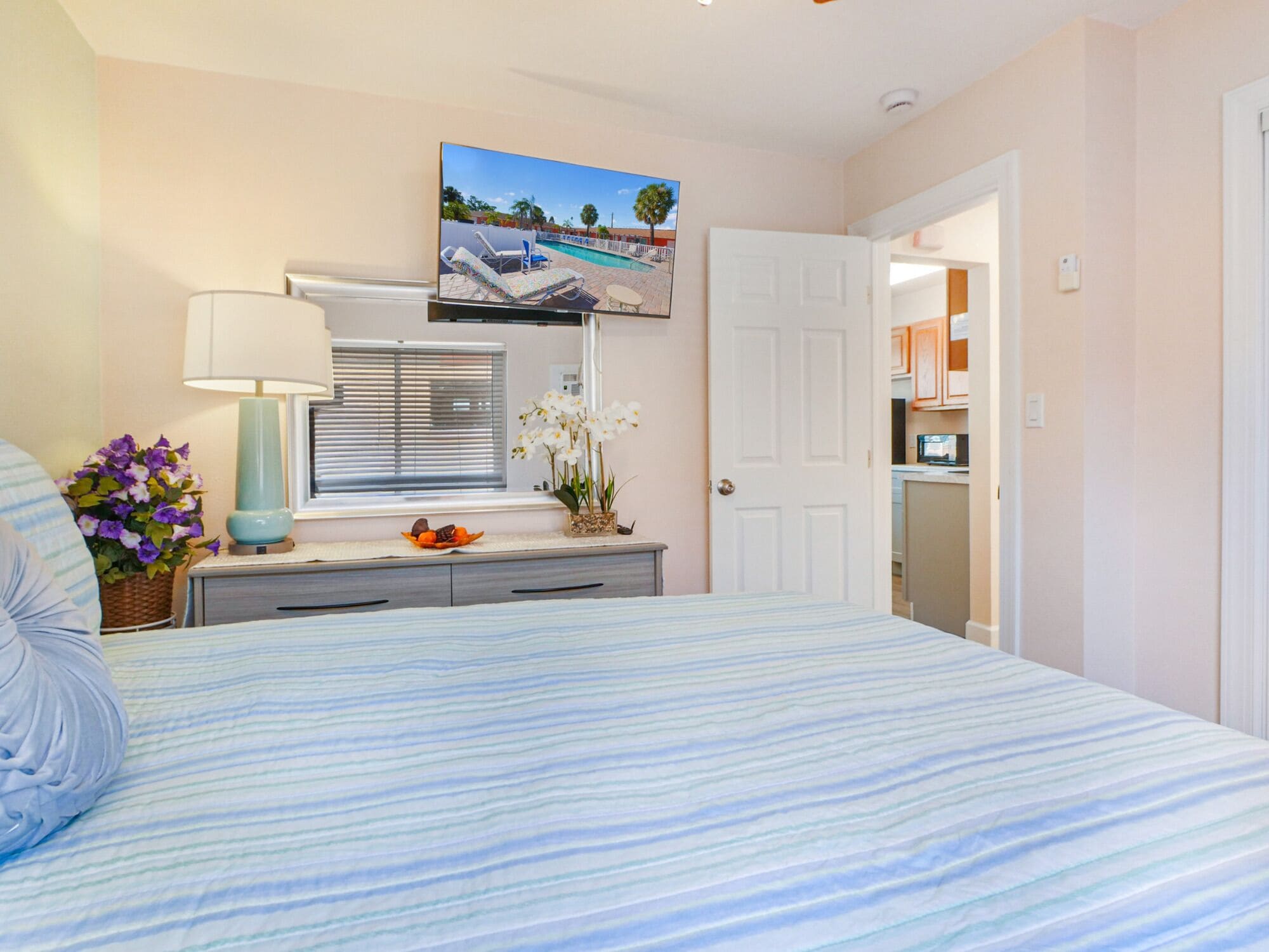 Standard Apartment, 1 Queen Bed with Sofa bed | 1 bedroom, iron/ironing board, free WiFi, bed sheets