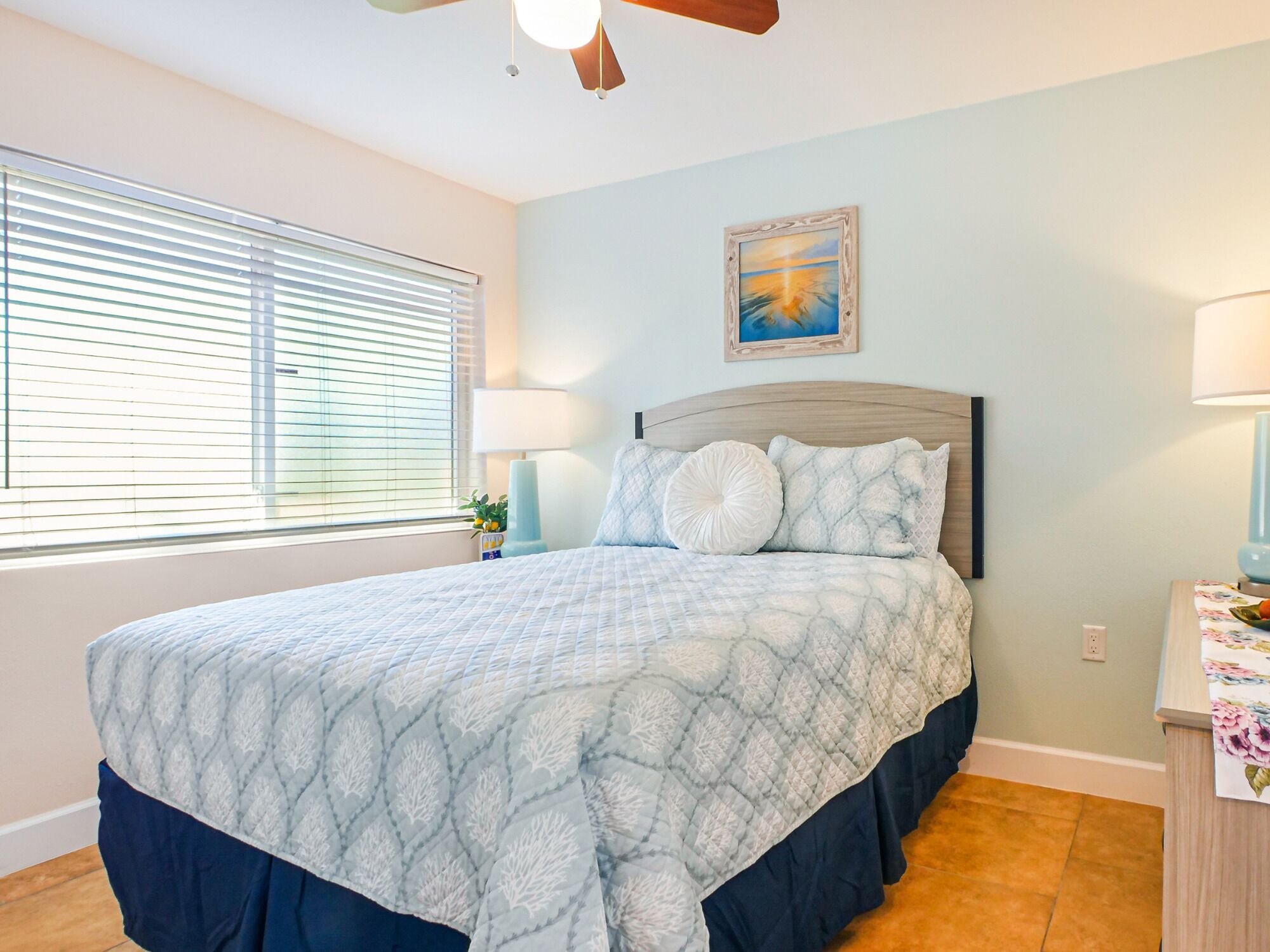 Departamento estándar, 1 cama Queen size y sofá cama | 1 habitación, tabla de planchar con plancha, wifi gratis y ropa de cama 