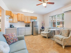 Standard Apartment, 1 Queen Bed with Sofa bed | Living area | 35-inch flat-screen TV with cable channels, TV, Netflix