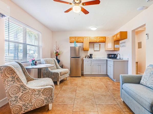 Standard Apartment, 1 Queen Bed with Sofa bed | Living area | 35-inch flat-screen TV with cable channels, TV, Netflix