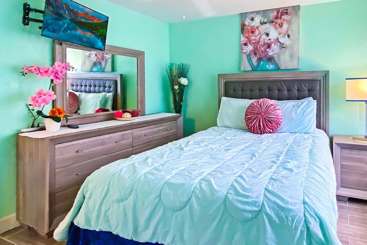 Standard Apartment, 1 Queen Bed with Sofa bed | 1 bedroom, iron/ironing board, free WiFi, bed sheets
