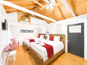 2 chambres, bureau, fer et planche à repasser, lit de bébé portatif