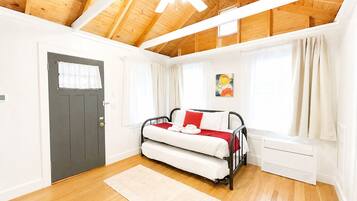 2 bedrooms, desk, iron/ironing board, travel cot