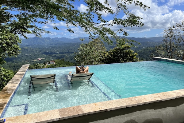Piscina all'aperto, una piscina riscaldata