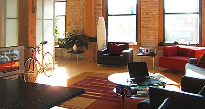 Stunning Historic 2 Bedroom Loft in North Loop - Exposed Brick 14 Foot Ceilings