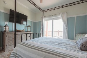 4 bedrooms, desk, iron/ironing board, free WiFi - Coastal Gratitude.....STUNNING Gulf front home (Dauphin Island)