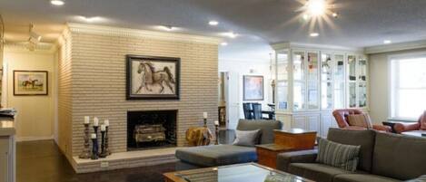Smart TV, fireplace