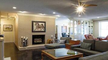 Smart TV, fireplace, offices