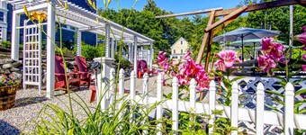 Cottage 11 - Year Round - Pet Friendly - 1 Bed / 1 Bath w/ Private Courtyard