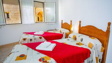 6 Schlafzimmer, Schreibtisch, Bettwäsche