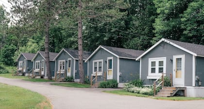 NEW MaineStay Cottage #3 Full Kitchen + Fireplace in Hampden/Bangor