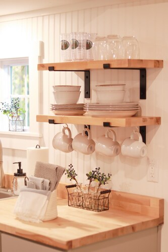 NEW MaineStay Cottage #3 Full Kitchen + Fireplace in Hampden/Bangor