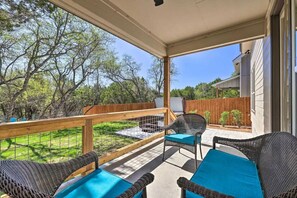 Terrace/patio - Cute Cottage w/Hot Tub Fire Pit. Sleep 6 50 AMP EV (Canyon Lake)