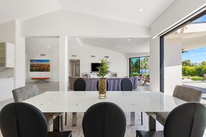 Interior - Private Oasis: 9 BR, 17 Bed, 45 ft Pool, NEW Pickleball Ct, 9-hole Golf, Vball (Indio)