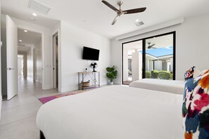 9 bedrooms, desk, iron/ironing board, free WiFi - Private Oasis: 45 ft Pool, Spa, NEW Pickleball Ct, 9-hole Golf, Grass Volleyball (Indio)