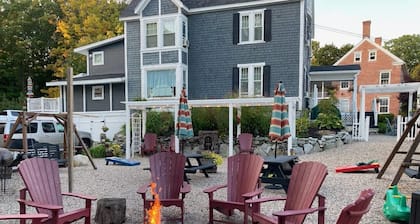 Caretakers Apartment-Split level w/ Wet Room Bath