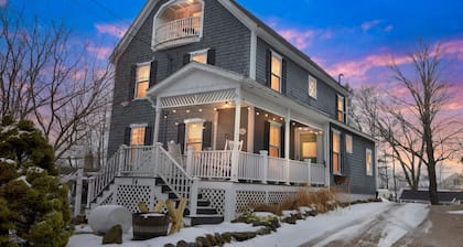 Main House - 3 Story 5 Bed/ 3 Bath - Wolfeboro