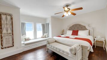 5 bedrooms, desk, iron/ironing board, travel crib