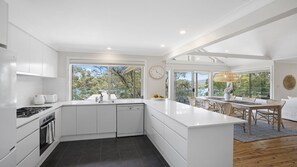 Micro-ondas, fogão, cooktop, lava-louças