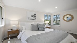 4 bedrooms, iron/ironing board, internet, bed sheets