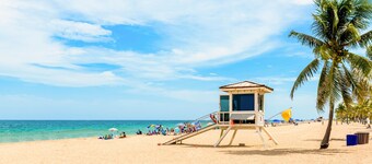 Waterfront Home with a Heated Pool 10 min to the Beach