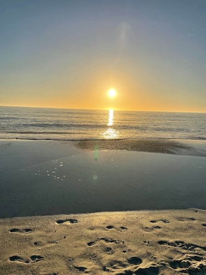Sun-loungers, beach towels - JD-near Beaches and IMG, Pool, Tennis, Pickleball, Shorewalk condo 2 Bedroom/2 Bath lake view (Bradenton)