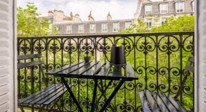 Outdoor dining - Superb Parisian apartment with balcony (Paris)