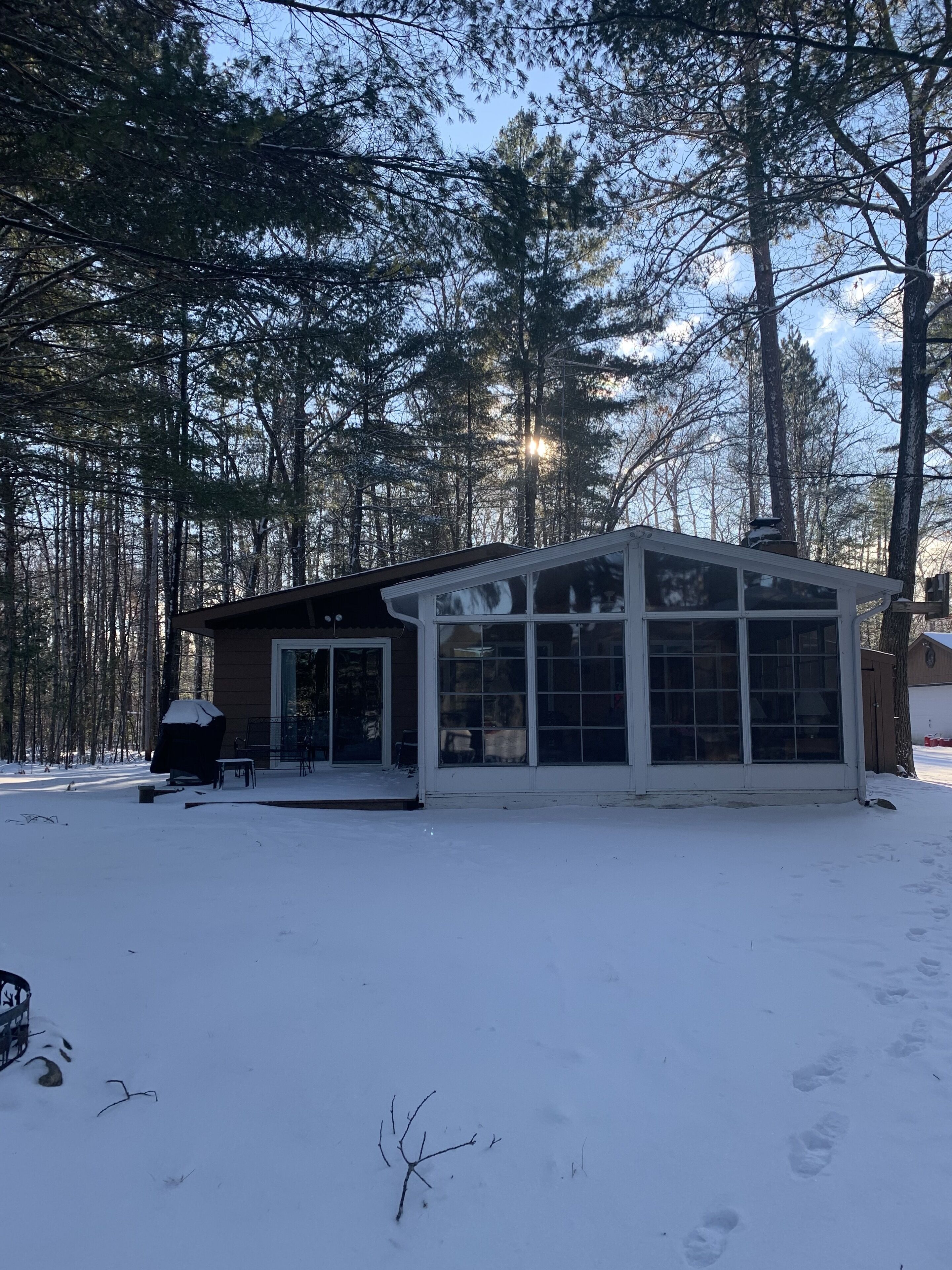 Comfy Cabin in the North Woods -Snowmobilers, Ice Fishing and Skiing 