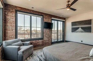 4 habitaciones, tabla de planchar con plancha, wifi y ropa de cama