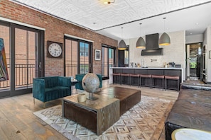 TV - Nashville WeHo Escape | Walk to Bars & Dining (Nashville)