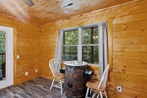 Property grounds - Lucky Charm is an inviting 3 bedroom retreat nestled in the woods minutes from the Pkwy! (Pigeon Forge)