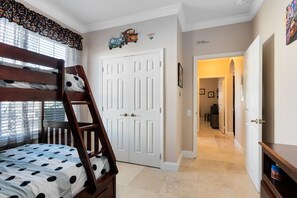 3 bedrooms, iron/ironing board, travel crib, WiFi - Spacious 3 bedroom, 2 bathroom condo in a great community! (Kissimmee)
