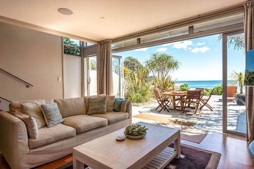 The Sands Villa 28 - Onetangi Beachfront