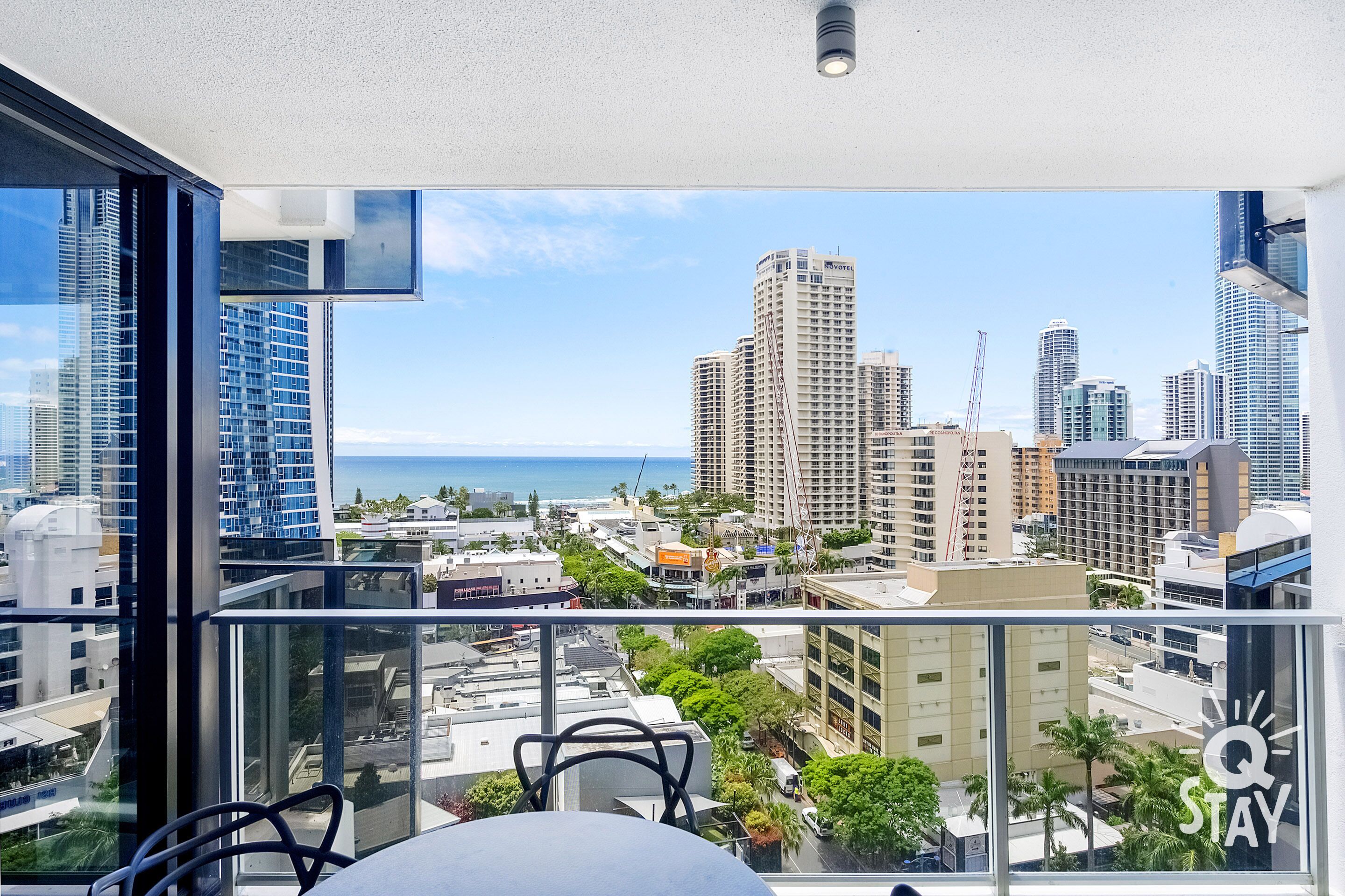 ♦️  Circle on Cavill - 1 Bedroom Apartment with study and Ocean view — Q Stay