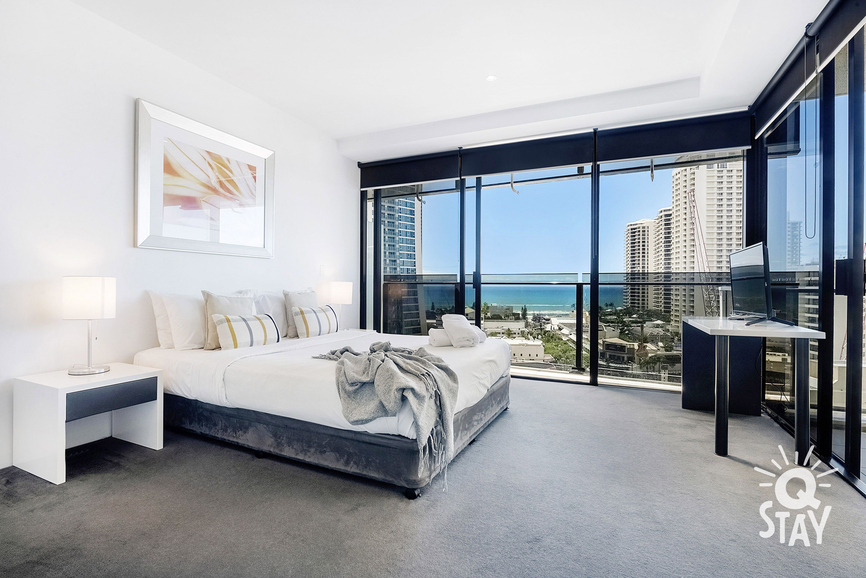 ♦️  Circle on Cavill – 1 Bedroom Apartment with study and Ocean view — Q Stay