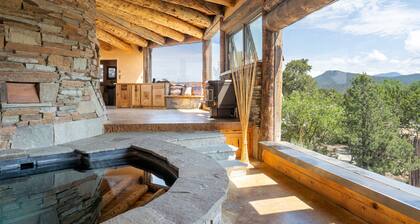 Earthship retreat + 2 spa hot tubs w/ waterfall + Incredible Mountain Views
