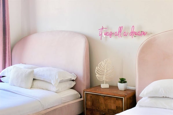 1 chambre, fer et planche Ă repasser, Wi-Fi gratuit, draps fournis