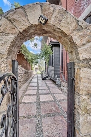 Property grounds. Casa Mina #4 near to Downtown